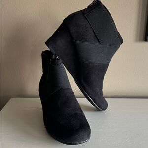 AEROSOLES Black Wedge Ankle Boots• Sz 7.5